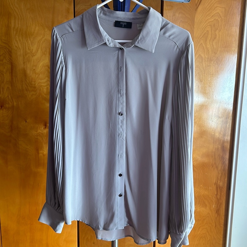 Accordion style sleeve button down